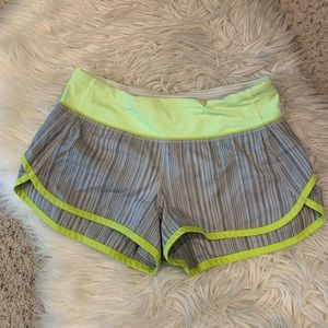 lululemon Speed Low-Rise Lined Short 2.5" SZ 2